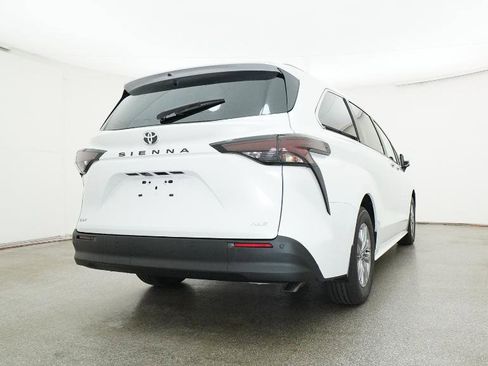 New 2026 Toyota Sienna XLE FWD image 27