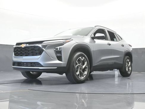 Used 2025 Chevrolet Trax LT w/ Driver Confidence Package FWD image 50