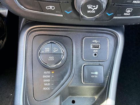 Used 2021 Jeep Compass Trailhawk AWD/4WD image 31
