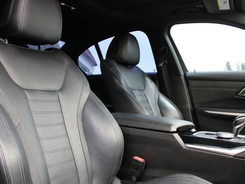 Used 2019 BMW 330i Sedan w/ Driving Assistance Package image 11