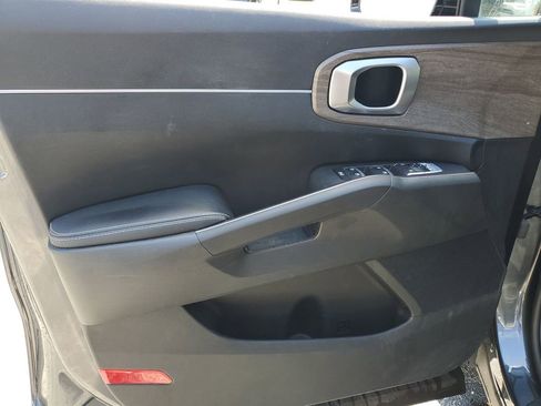 Used 2021 Kia Sorento EX image 19