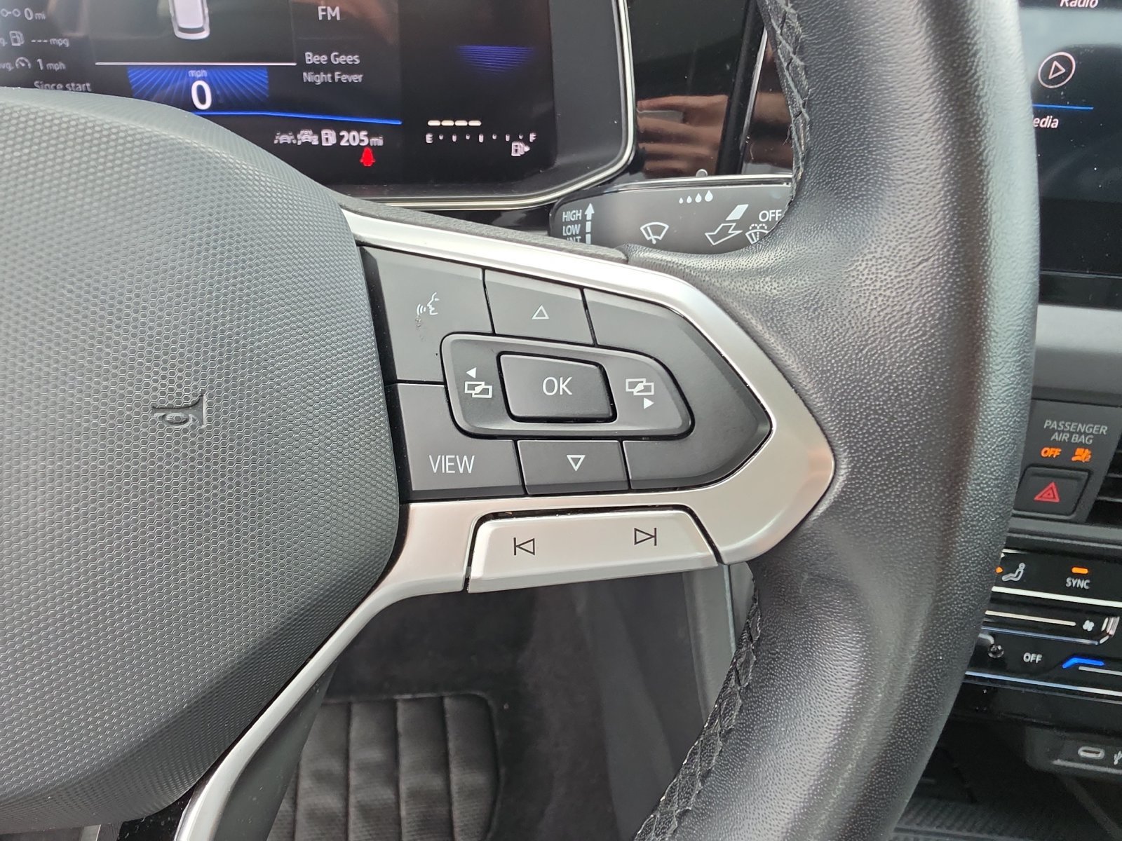 Used 2025 Volkswagen Jetta SE FWD image 24