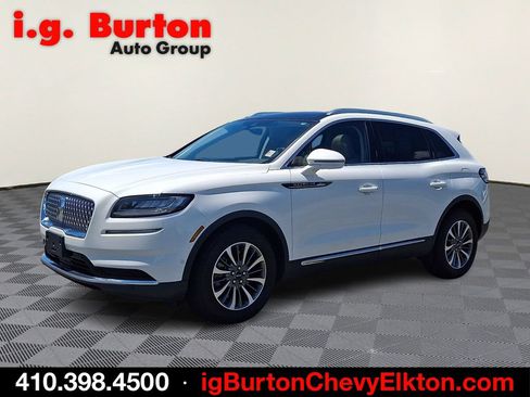 Used 2022 Lincoln Nautilus Reserve AWD/4WD image 3