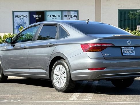 Used 2019 Volkswagen Jetta FWD image 6
