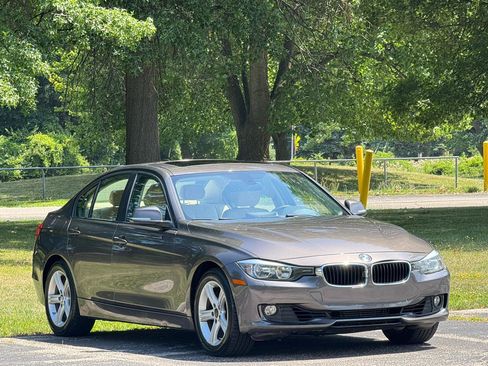 Used 2013 BMW 328i xDrive Sedan AWD/4WD image 3
