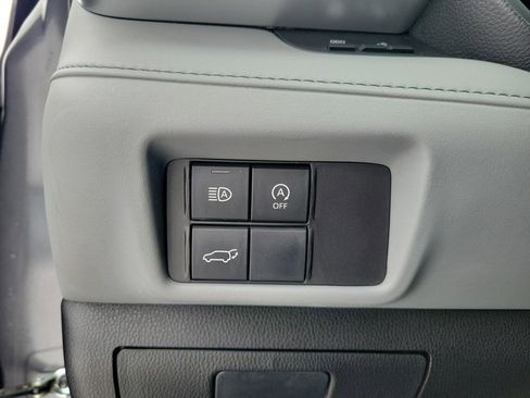 Used 2023 Toyota Highlander L image 13