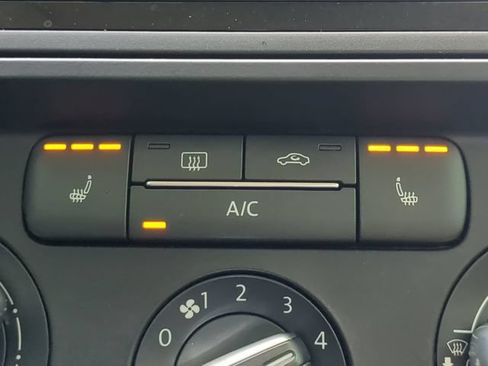 Used 2017 Volkswagen Jetta SE FWD image 24