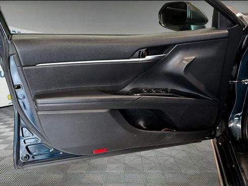 Used 2020 Toyota Camry SE image 9