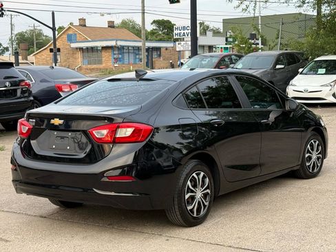 Used 2018 Chevrolet Cruze LS FWD image 4