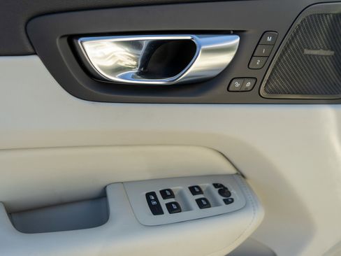 Used 2024 Volvo XC60 B5 Plus w/ Protection Package Premier AWD/4WD image 15