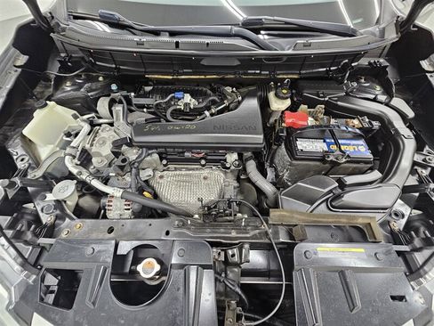 Used 2018 Nissan Rogue S image 9