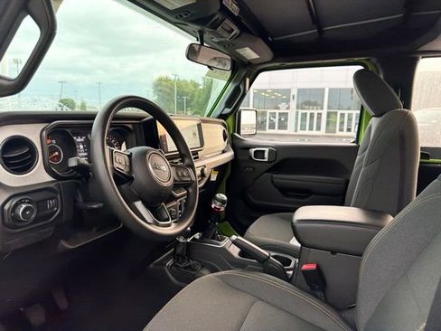 Used 2025 Jeep Wrangler Sport AWD/4WD image 12