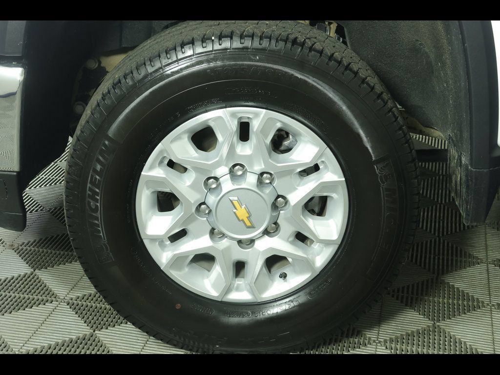 Used 2025 Chevrolet Silverado 2500 LT AWD/4WD image 22