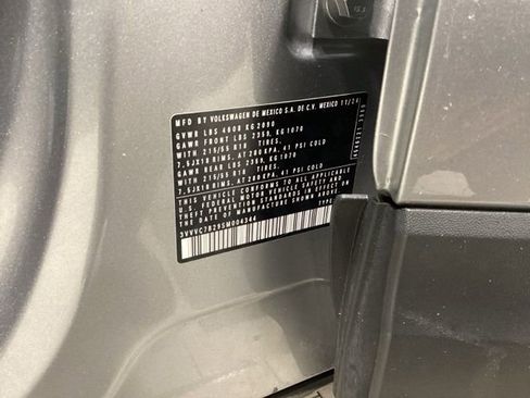 Certified 2025 Volkswagen Taos SE w/ Panoramic Sunroof Package image 24