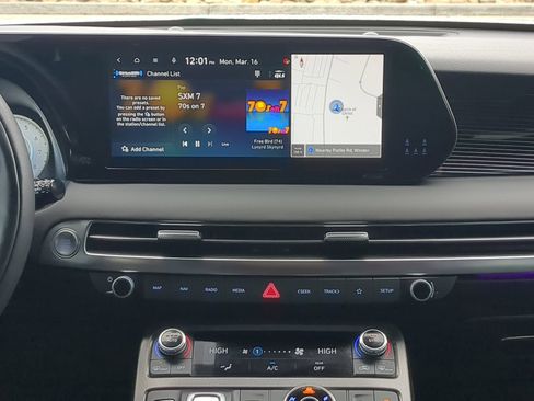 Used 2025 Hyundai Palisade Calligraphy image 16