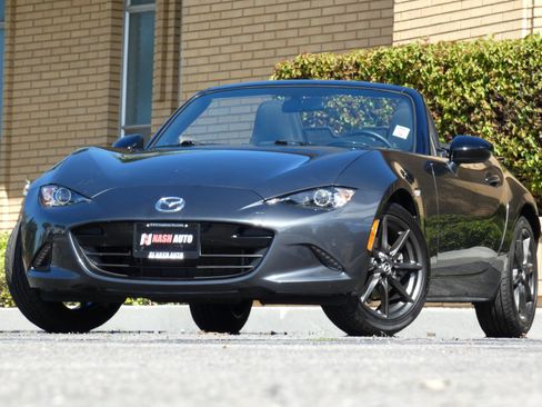 Used 2016 MAZDA MX-5 Miata Club image 2