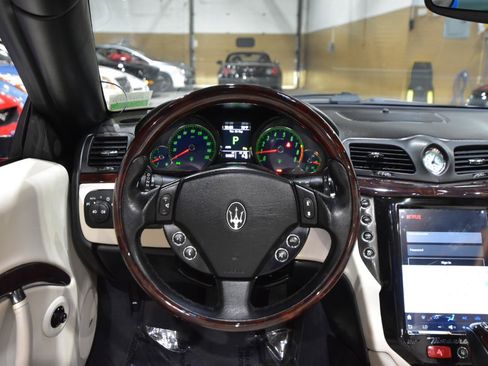 Used 2015 Maserati GranTurismo Convertible RWD image 23
