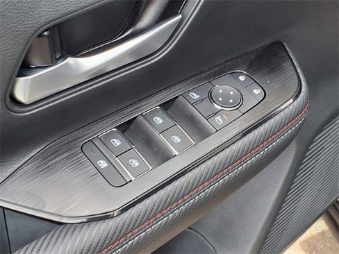 New 2025 Nissan Kicks SR image 8