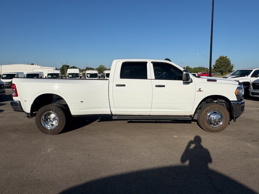 Used 2024 RAM 3500 Tradesman w/ Chrome Appearance Group AWD/4WD image 9