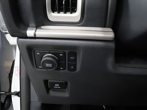 Used 2025 Ford Expedition Active AWD/4WD image 20