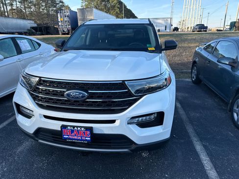 Used 2023 Ford Explorer XLT w/ Equipment Group 202A image 9