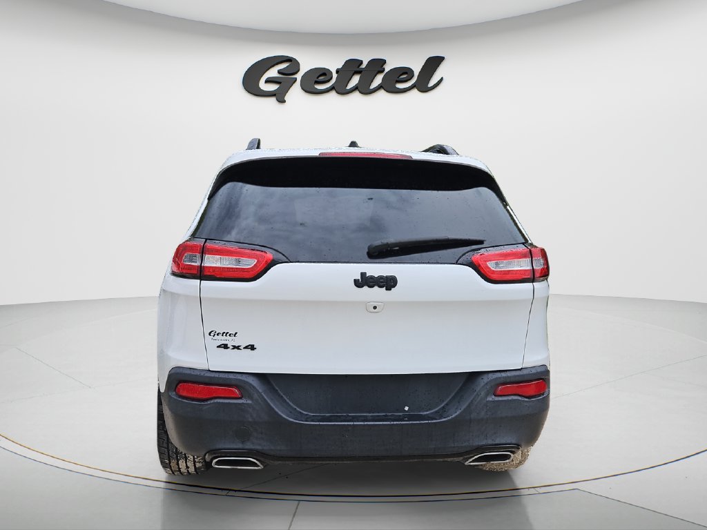 Used 2016 Jeep Cherokee Latitude w/ Cold Weather Group AWD/4WD image 2
