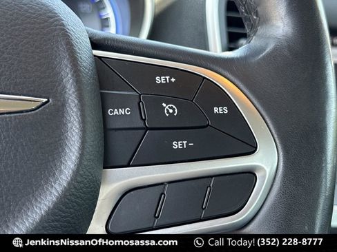 Used 2019 Chrysler 300 Touring L w/ Quick Order Package 22F RWD image 37