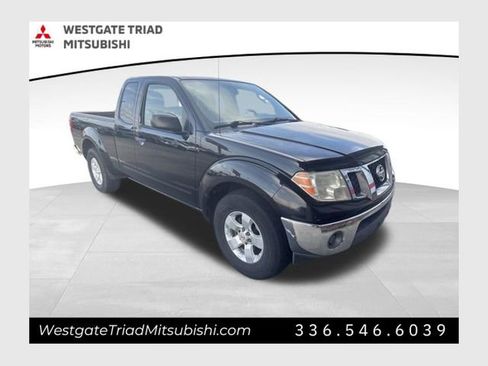 Used 2011 Nissan Frontier SV image 1