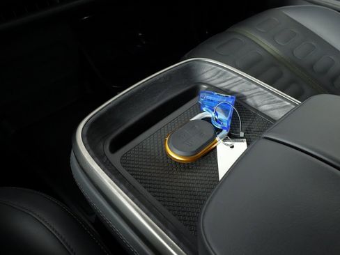 Used 2023 Rivian R1S Adventure image 62