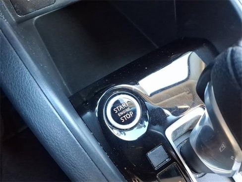 Used 2020 Nissan Versa SV image 25