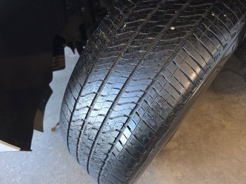 Certified 2022 Cadillac Escalade Premium Luxury image 32