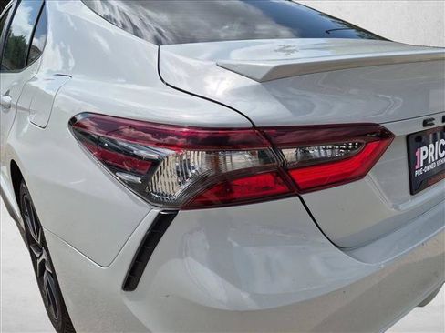 Used 2022 Toyota Camry SE FWD image 12