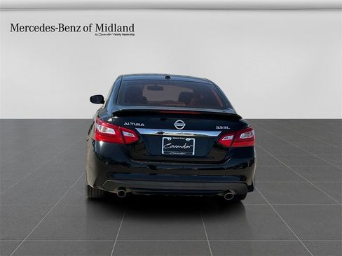 Used 2017 Nissan Altima 3.5 SL w/ 3.5SL Technology Package image 6