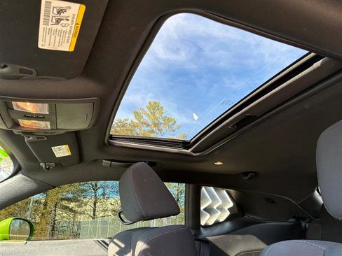 Used 2015 Dodge Challenger R/T image 19