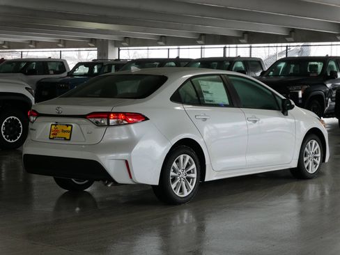 New 2026 Toyota Corolla SE image 6