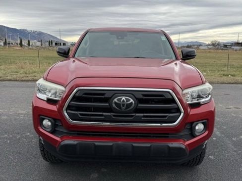 Used 2018 Toyota Tacoma SR5 image 3