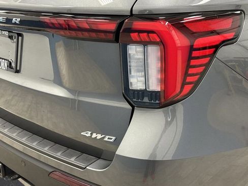 Used 2025 Ford Explorer Active w/ Active Comfort Package image 36