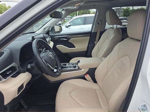 Used 2023 Toyota Highlander Limited AWD/4WD image 7
