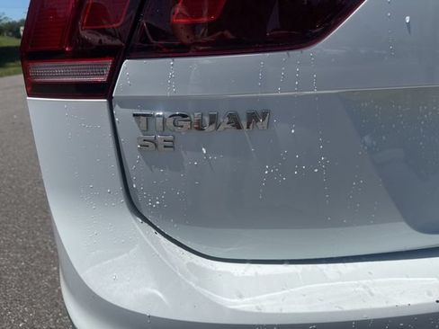 Used 2020 Volkswagen Tiguan SEL FWD image 9