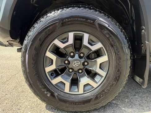 Used 2022 Toyota Tacoma TRD Off-Road w/ TRD Premium Off Road Package AWD/4WD image 24
