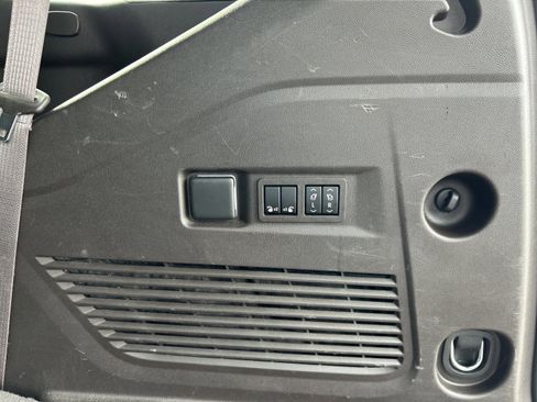 Used 2022 GMC Yukon SLT w/ SLT Luxury Package image 12