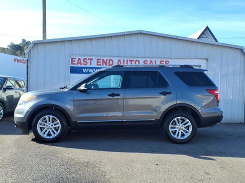 Used 2013 Ford Explorer XLT image 2