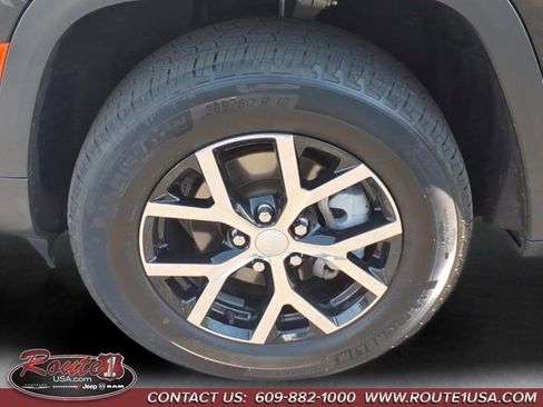 Used 2023 Jeep Grand Cherokee Limited AWD/4WD image 10