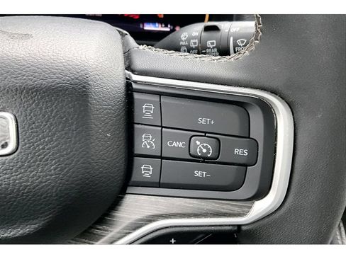 Used 2024 Jeep Wagoneer Series III AWD/4WD image 28