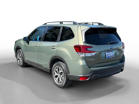 Used 2021 Subaru Forester Premium AWD/4WD image 3