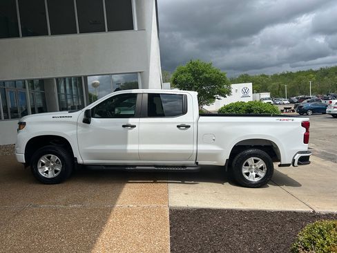 Used 2022 Chevrolet Silverado 1500 Custom w/ Rally Edition AWD/4WD image 8