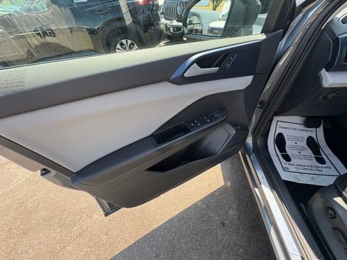 Used 2022 Volkswagen Taos SE AWD/4WD image 14