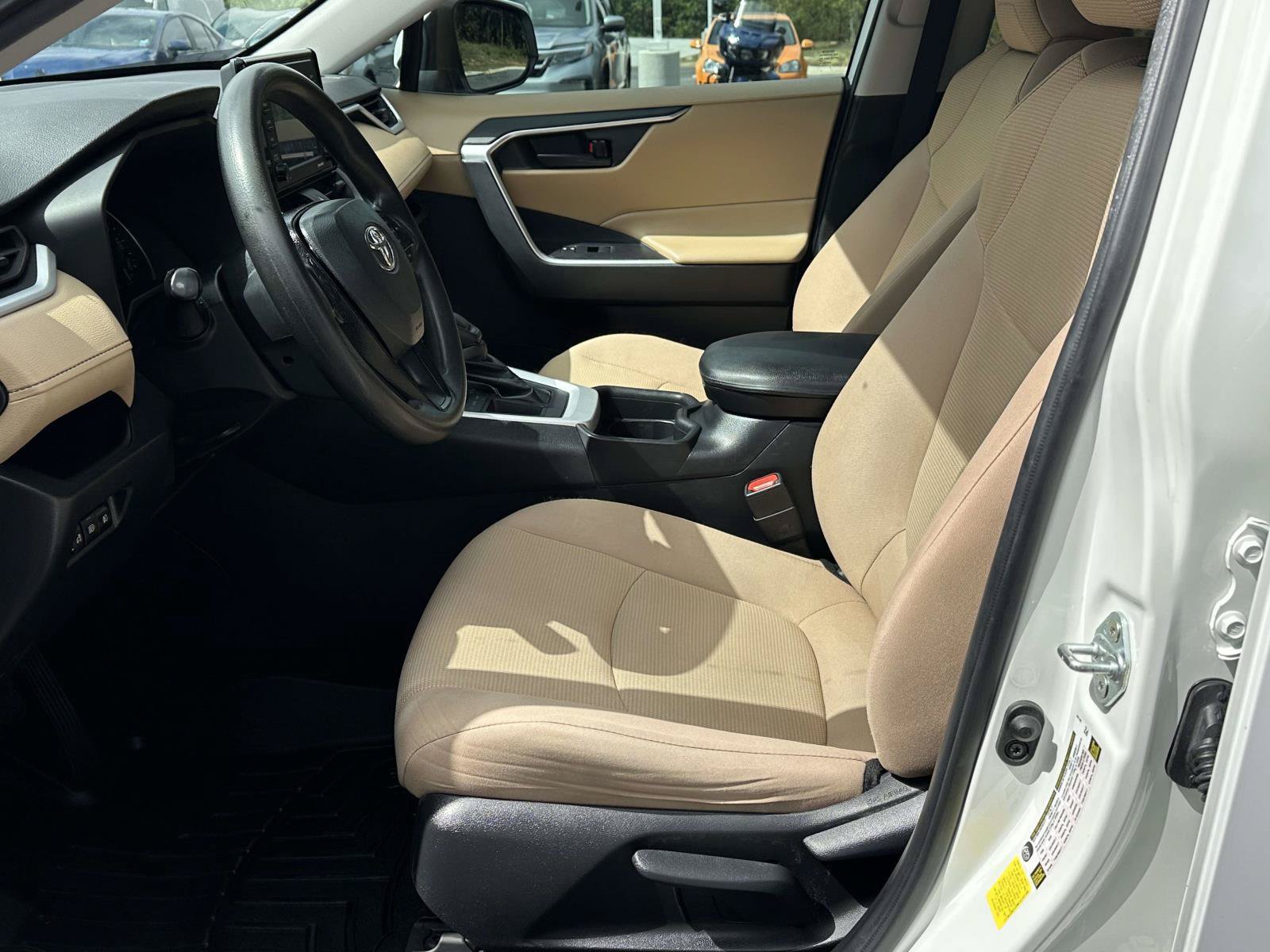 Used 2021 Toyota RAV4 LE FWD image 4