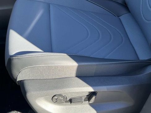 New 2026 Volkswagen Tiguan SE FWD image 13