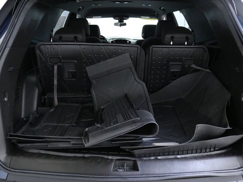 Used 2023 Chevrolet Traverse LT w/ LPO, Floor Liner Package image 28